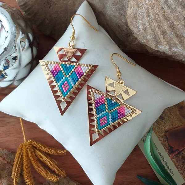 Boucles d'oreilles triangle géométriques tissage perles miyuki blanc, turquoise, violet, rose fluo & or