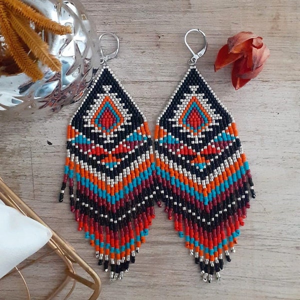 Boucles d'oreilles triangle géométriques tissage perles miyuki  noir, orange, bleu, rouge &  argenté