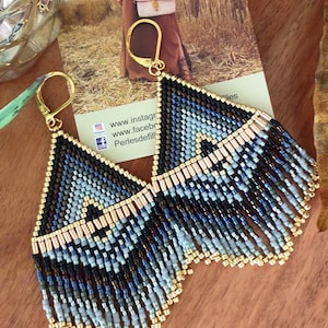 graphic triangle earrings with fringed fringed miyuki beads degraded from black, gray, gold image 1