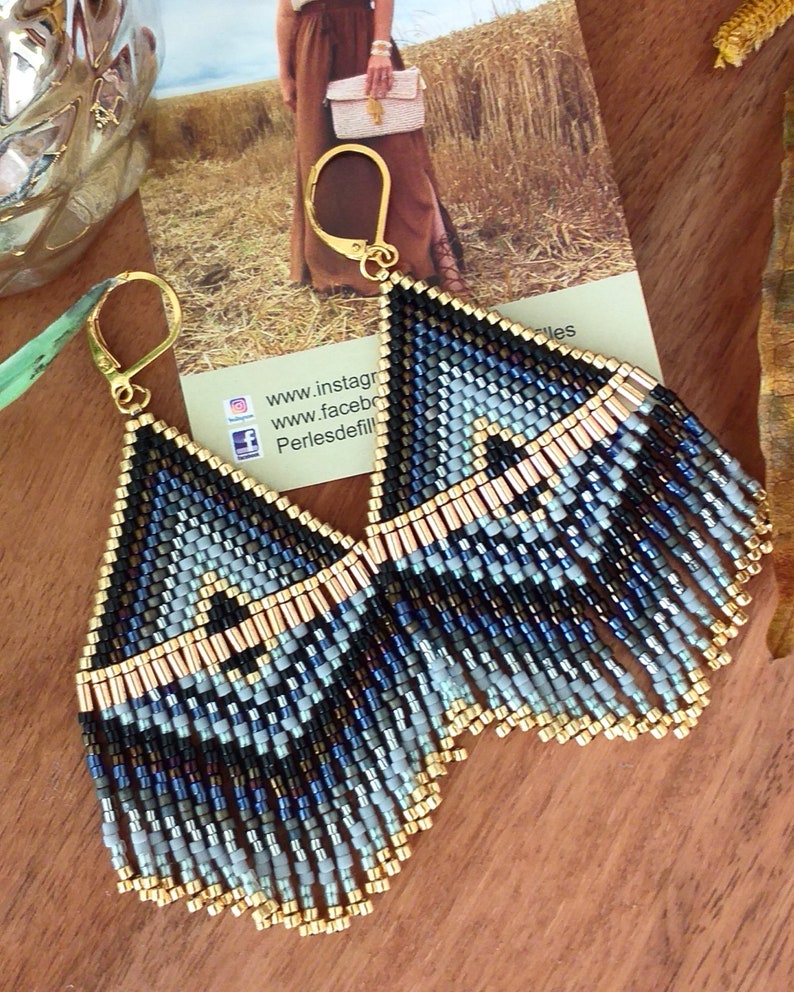 graphic triangle earrings with fringed fringed miyuki beads degraded from black, gray, gold image 1