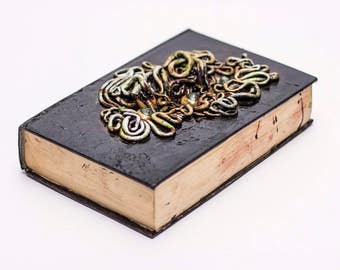 Necronomicon Sculpture Book Lovecraftian Cthulhu Prohibited arkham black magic tome