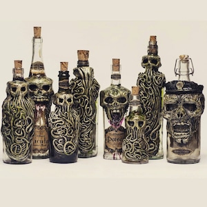 Personalisierte Lovecraftian Flasche Chtulhu, Nyrlatothep, Hastur, Yog Sothoth, Shub Niggurath, Werwolf, Dämonen & Schädel Bild 1