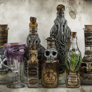 Personalized Lovecraftian Bottle Chtulhu, Nyrlatothep, Hastur, yog sothoth, shub niggurath, Werewolf, Demons & Skulls image 4