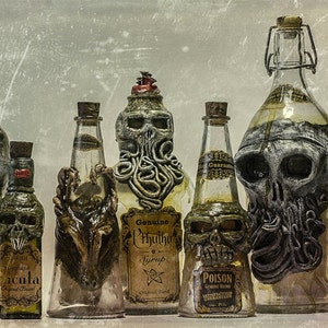 Personalized Lovecraftian Bottle Chtulhu, Nyrlatothep, Hastur, yog sothoth, shub niggurath, Werewolf, Demons & Skulls image 3