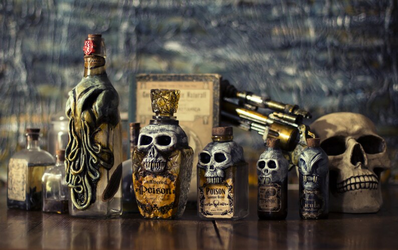 Personalized Lovecraftian Bottle Chtulhu, Nyrlatothep, Hastur, yog sothoth, shub niggurath, Werewolf, Demons & Skulls image 5