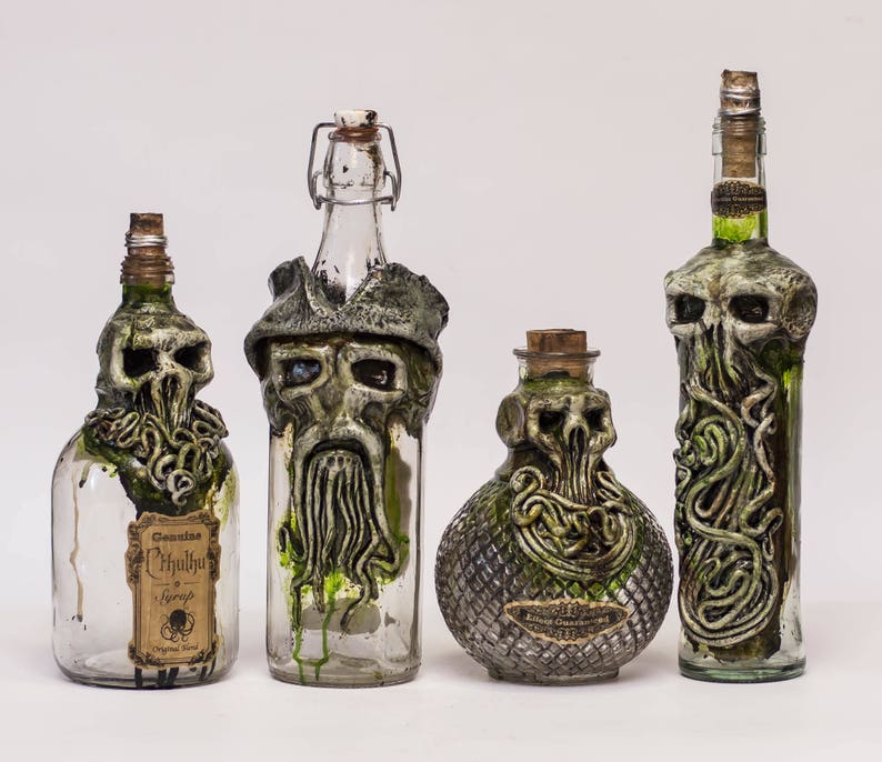 Personalized Lovecraftian Bottle Chtulhu, Nyrlatothep, Hastur, yog sothoth, shub niggurath, Werewolf, Demons & Skulls image 7