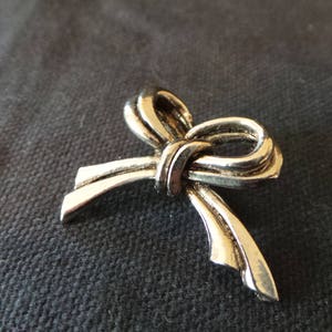 Vintage Antiqued Silver Miniature Ribbon Bow Brooch Pin