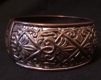 Vintage Antiqued Silver Tone Engraved Baroque Intaglio Wide Clamper Hinged Cuff Bracelet