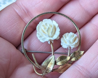 René 花形ブローチ クリスタル 美品✨Rene クリスタルブローチ フラワー スワロフスキー ビジュー