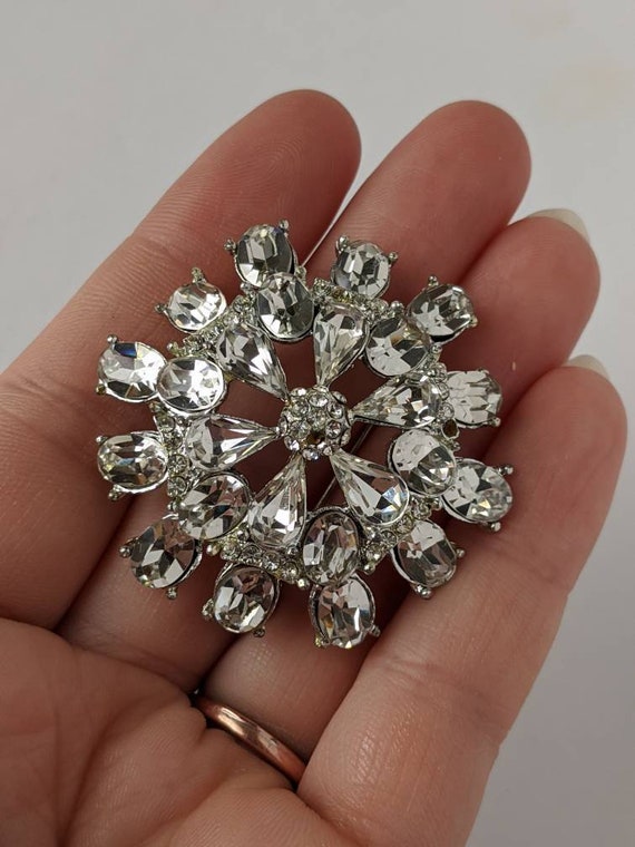 Vintage Sparkly Silver Rhinestone Flower Brooch P… - image 4