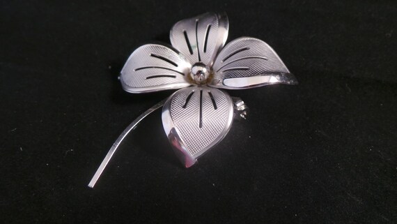 Vintage Silver Tone Pierced Four Leaf Daisy Flowe… - image 2