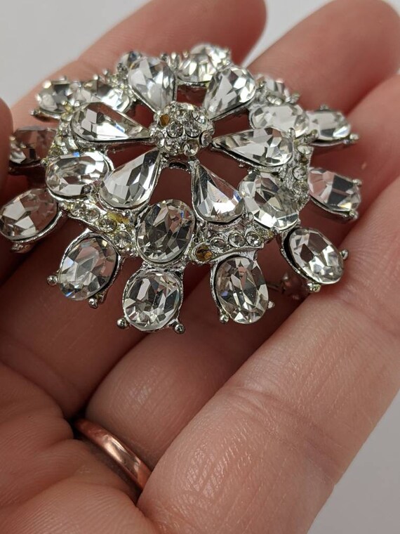 Vintage Sparkly Silver Rhinestone Flower Brooch P… - image 8