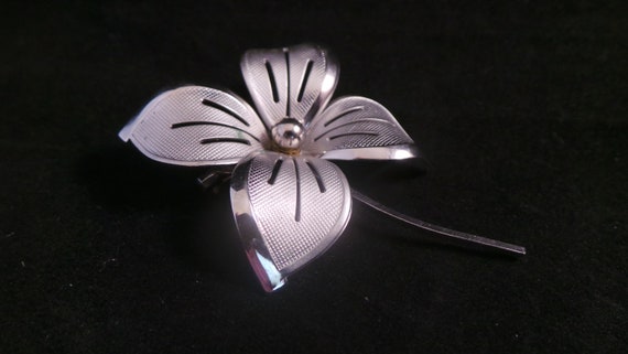 Vintage Silver Tone Pierced Four Leaf Daisy Flowe… - image 3