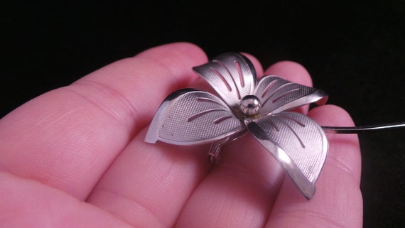 Vintage Silver Tone Pierced Four Leaf Daisy Flowe… - image 7