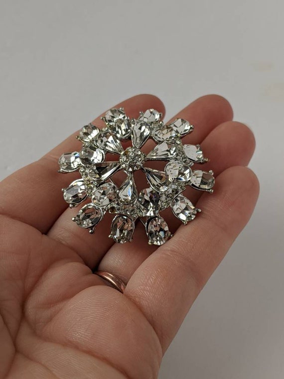 Vintage Sparkly Silver Rhinestone Flower Brooch P… - image 6