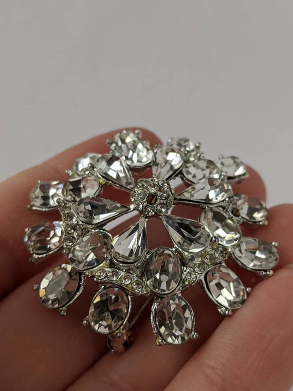 Vintage Sparkly Silver Rhinestone Flower Brooch P… - image 5