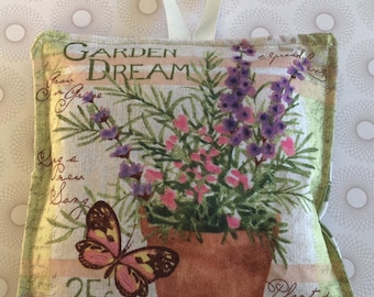 Gifts for Her Ladies Garden Dream Lavender Bag Pretty Butterfly and Plant Gardener Gift 13cm x 13cm Hanging Mothers Day