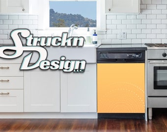 Puede incluir: Un lavavajillas amarillo con un panel de control blanco y negro y un sutil patrón de puntos blancos. El lavavajillas está en una cocina con gabinetes blancos y una estufa de acero inoxidable.