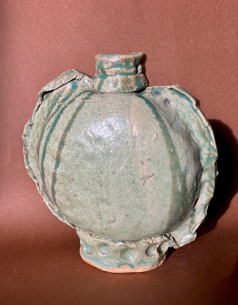 Vintage Bud Vase Keramik Keramik Kantinenform Steinzeug Kunstskulptur Gefäß in den USA handgefertigt Einzigartiges Original glasiertes Salbeigrün Bild 14