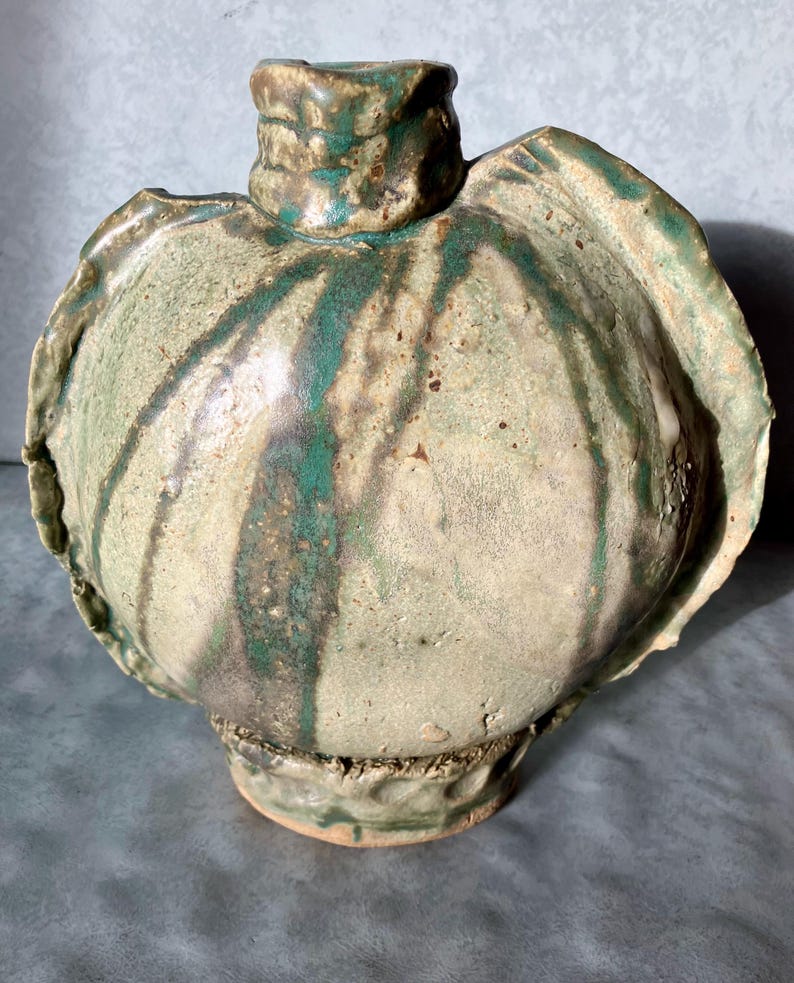 Vintage Bud Vase Keramik Keramik Kantinenform Steinzeug Kunstskulptur Gefäß in den USA handgefertigt Einzigartiges Original glasiertes Salbeigrün Bild 12