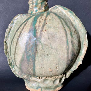 Vintage Bud Vase Keramik Keramik Kantinenform Steinzeug Kunstskulptur Gefäß in den USA handgefertigt Einzigartiges Original glasiertes Salbeigrün Bild 11
