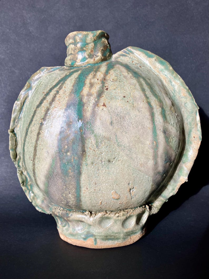 Vintage Bud Vase Keramik Keramik Kantinenform Steinzeug Kunstskulptur Gefäß in den USA handgefertigt Einzigartiges Original glasiertes Salbeigrün Bild 11