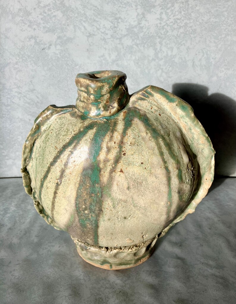 Vintage Bud Vase Keramik Keramik Kantinenform Steinzeug Kunstskulptur Gefäß in den USA handgefertigt Einzigartiges Original glasiertes Salbeigrün Bild 15