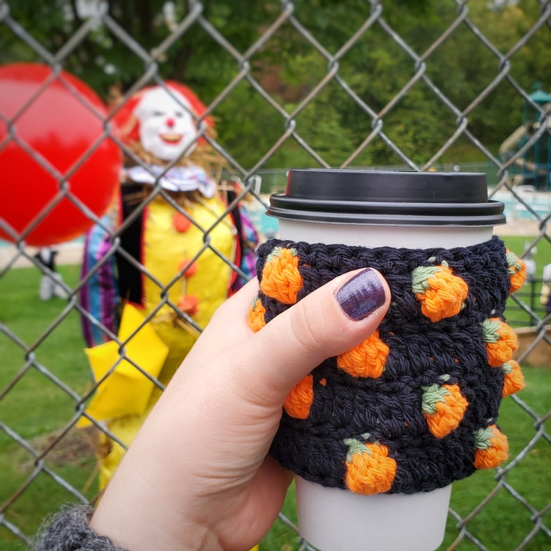 Little Pumpkin Cup Cozy Crochet PATTERN ONLY Crochet Cup Cozy, Halloween Cup Cozy, Cup Sweater, Crochet Pattern, Pumpkin Crochet Pattern afbeelding 3