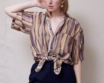 Camicia vintage in seta a righe grande, camicia in seta a righe color terra con maniche corte, top in seta oversize con strisce marrone cammello oro