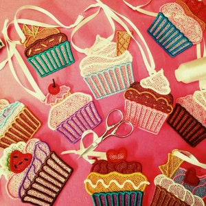 FSL Ornament Design Set - 10 ITH Free Standing Lace Designs - Cupcake ornamenti Macchina Ricamo Design Pattern