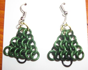 Boucles d'oreilles en cotte de mailles en forme de sapin de Noël vert