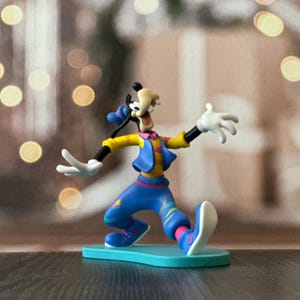 Goofy 70th anniversary Disney figurine Christmas ornament