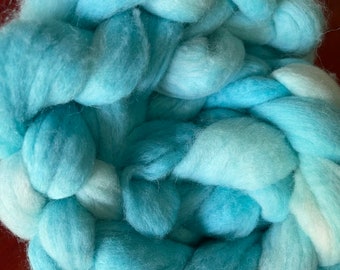 Hand-dyed pastel blue roving, pure wool top braid, Australian Merino wool, for spinning, felting, weaving art. Shades of cyan, 128 grams.