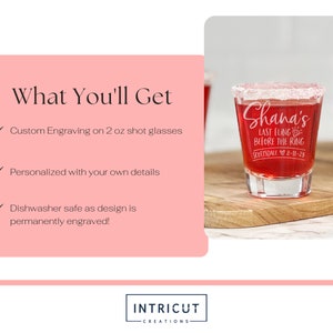 Puede incluir: Un vaso de chupito transparente lleno de l&iacute;quido rojo y con borde de az&uacute;car, grabado con "Shana's Last Fling Before The Ring" y detalles del evento. La imagen tambi&eacute;n muestra texto: "What You'll Get" y detalles sobre grabado personalizado.