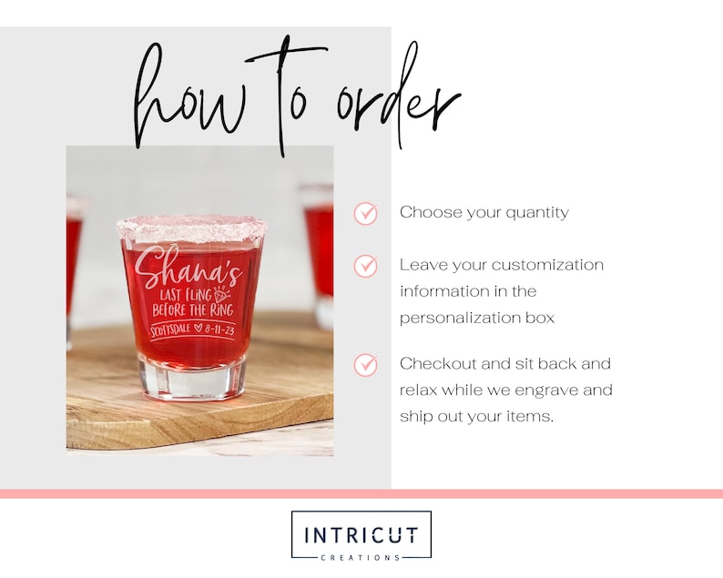 Puede incluir: Un vaso de chupito con borde rosa y l&iacute;quido rojo, grabado con "Shana's LAST FLING BEFORE THE RING Scottsdale 8-11-23". El vaso est&aacute; sobre una tabla de madera. La imagen tambi&eacute;n incluye instrucciones.
