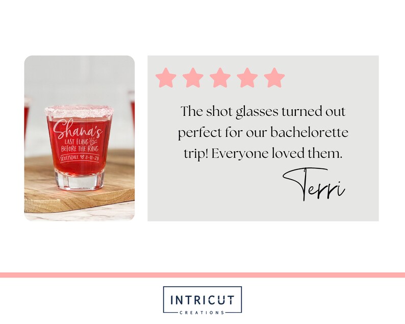 Puede incluir: Un vaso de chupito transparente lleno de l&iacute;quido rojo, con borde de sustancia blanca, y grabado con el texto "Shana's Last Fling Before the Ring Scottsdale 8-11-29". El vaso est&aacute; sobre una superficie de madera.