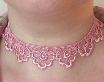 Pink Victorian style floral lace choker ...Lovely scalloped lace with adjustable chain and lobster claw fastening! Simply stunning!!