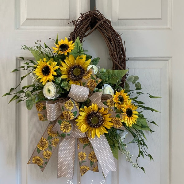 Spring/Summer Floral Grapevine Wreath, Country Farmhouse Wreath, Yellow Sunflower Wreath, Sunflower and Ranunculus Wreath, Home Decor Wreath