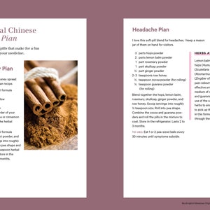 K&ouml;nnte beinhalten: Eine Seite aus einem Buch mit einem Rezept f&uuml;r ein Kr&auml;uterhonig-Pian. Das Rezept enth&auml;lt Zutaten wie Hopfen, Zitronenmelisse, Rosmarin, Helmkraut, Ingwer und rohen Honig. Die Seite enth&auml;lt auch eine Beschreibung der Kr&auml;uter und ihrer Vorteile. Das Bild zeigt Zimtstangen und Zimtpulver.