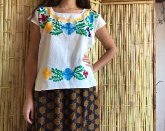 Mexican blouse with shiny embroidery. Small/Medium size.