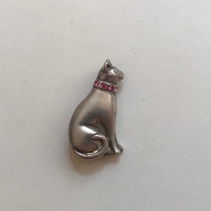ヴィンテージの猫ブローチです。