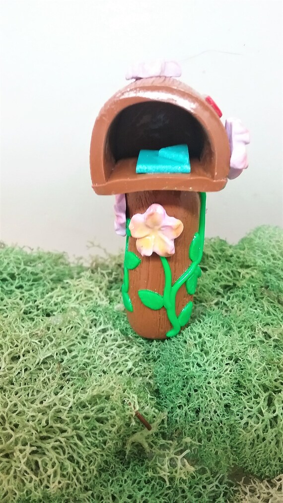 dollhouse mailbox