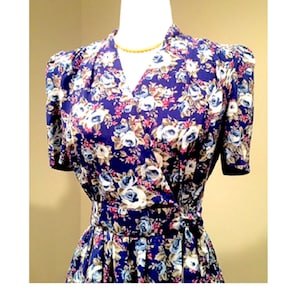 FREE SHIPPING in U.S.A! Vintage 80&#39;s Day Dress: Size 8-Medium; Violet Blue w/ Antique Rose Pattern; Mock-Wrap Style w/ Gathered, Tied Waist