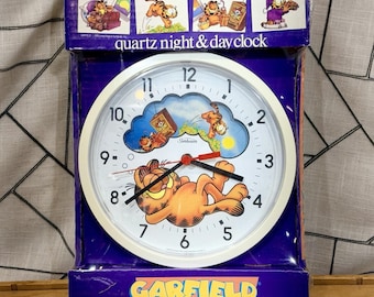 Vintage Garfield Sunbeam Quartz Night/Day Analog Wall Clock NOS Sealed UNTESTED