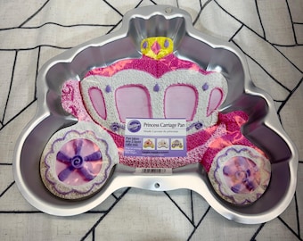 Wilton Princess Carriage Pan OS Silver Aluminum Shaped Cake Mold 2105-0250