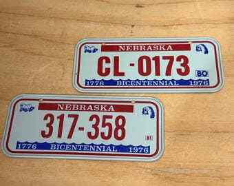 Placa de matrícula de bicicleta de Nebraska de los años 80, decoración del bicentenario en rojo, blanco y azul (2 unidades)