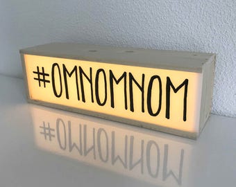 lightbox omnomnom - #omnomnom - kitchen sign - kitchen decor - light box kitchen - instagram decor - instagram decoration -