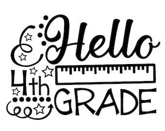 Puede incluir: Diseño gráfico en blanco y negro con el texto "Hello 4th Grade" y una regla. El diseño incluye estrellas y remolinos.