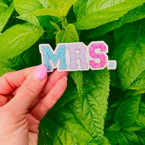 Pegatina con nombre personalizada con parche de chenilla, regalo para su fiesta nupcial, parche de chenilla preppy glam personalizado, vaso, pegatina con nombre personalizable