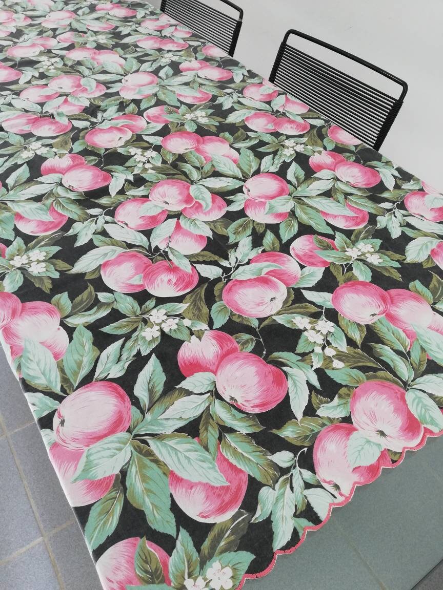 Grande Nappe Vintage Motif Pommes ou Pêches. Rose, Vert et Noir.